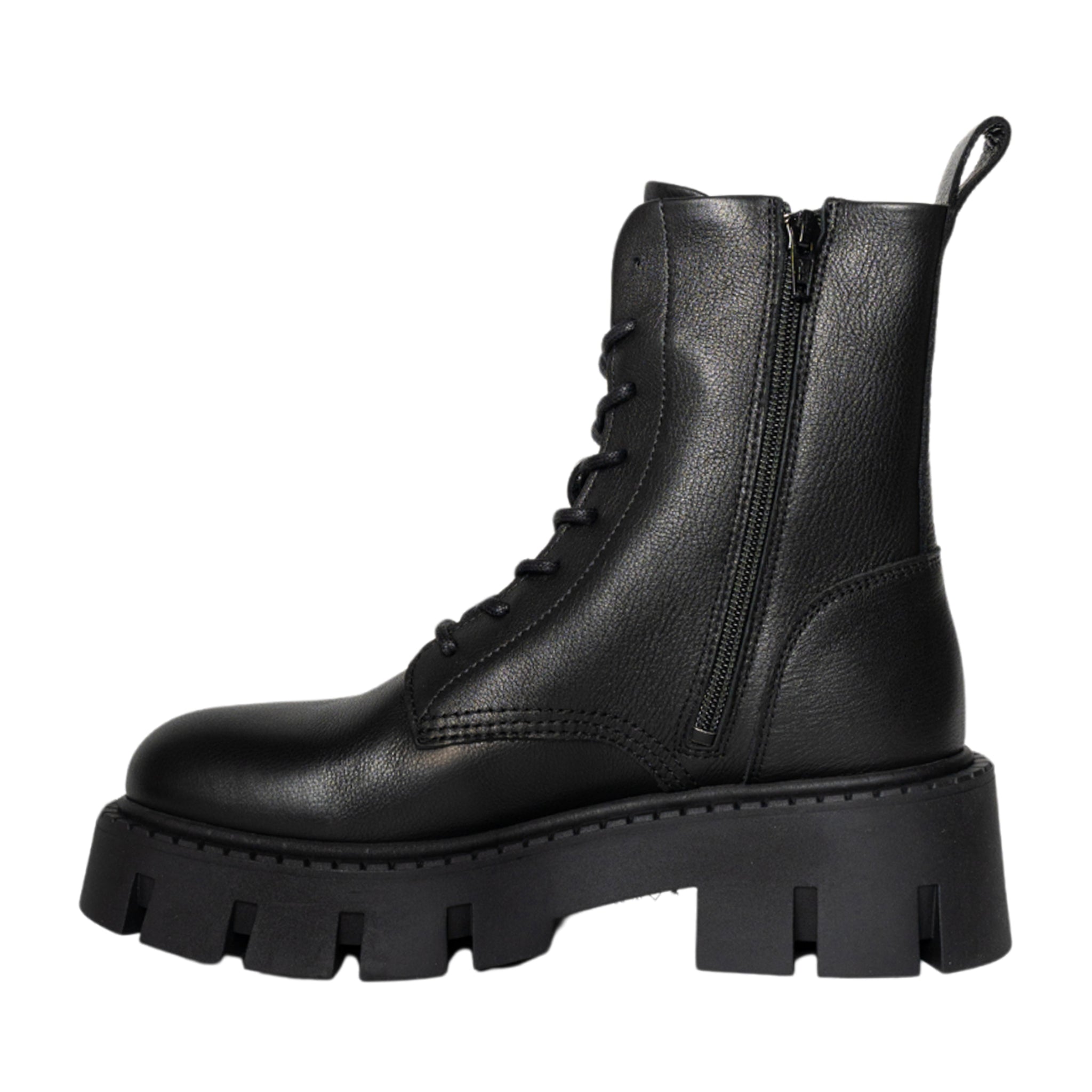 Leather boot in black